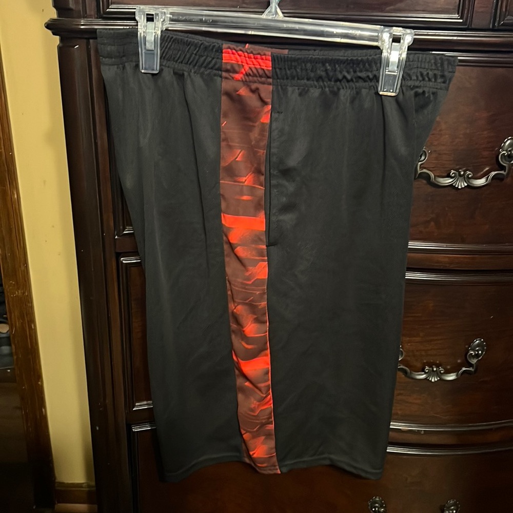 Real essential shorts with a drawstring and pockets
